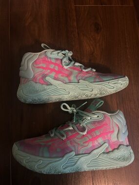 Puma LaMelo Ball Kids Mid-Top Sneakers in Pink and Light Blue